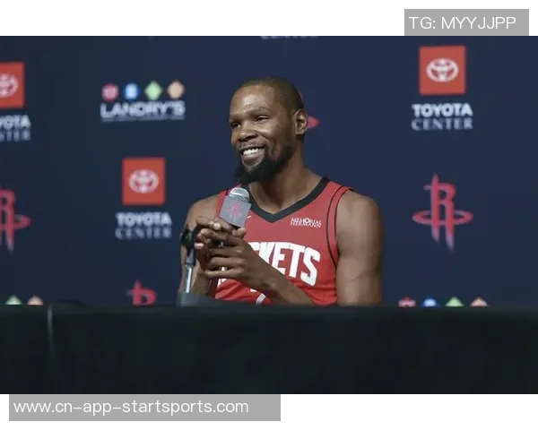 杜兰特称赞谢泼德训练营表现称其侵略性提升球队整体水平 杜兰特称赞谢泼德训练营表现称其侵略性提升球队整体水平