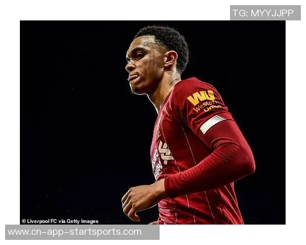 基恩与卡拉格在播客节目中巧遇撞衫引发笑料一脸懵的瞬间 基恩与卡拉格在播客节目中巧遇撞衫引发笑料一脸懵的瞬间