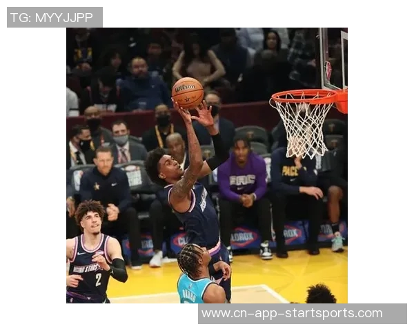 麦克丹尼尔斯半场表现出色9中6砍下15分2篮板3盖帽助力球队攻防稳定