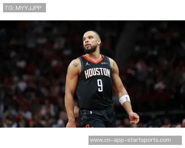 布克赞狄龙拼搏精神感染全队展现出极高的品性与刻苦态度 布克赞狄龙拼搏精神感染全队展现出极高的品性与刻苦态度