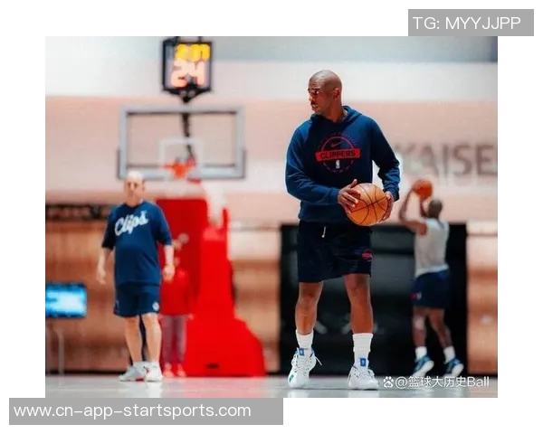 保罗状态下滑14分钟未得分助攻抢断表现平平快攻空篮遭封盖