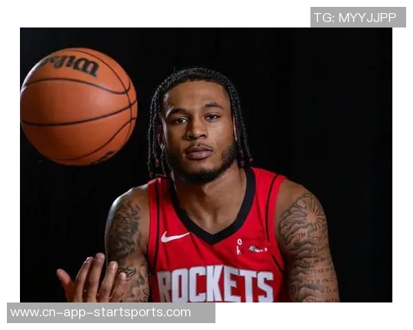 曼恩火力全开7投6中三分球完美表现助力球队拿下15分与3个篮板 曼恩火力全开7投6中三分球完美表现助力球队拿下15分与3个篮板